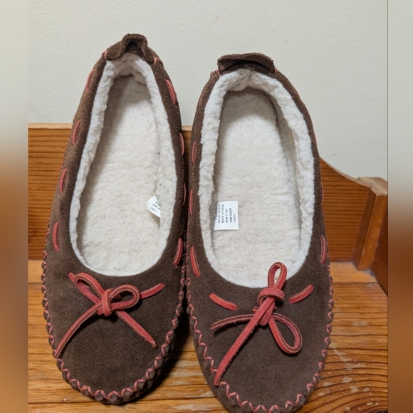 L.L. Bean Shoes - L.L.Bean Suede Moccasin Slippers Brown with Pink Trim Women’s Size 6 – Cozy Flee